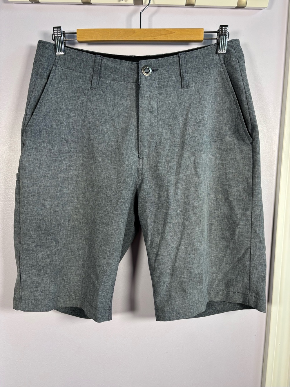 Volcom Men's Gray Stretch Flat Front Shorts Size 30